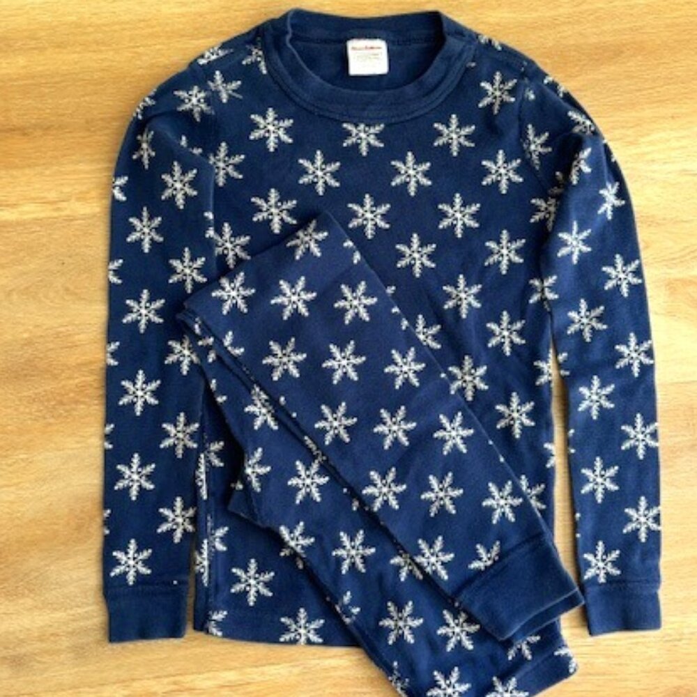 Hanna Andersson snowflake pajamas, size 8 (130cm).
